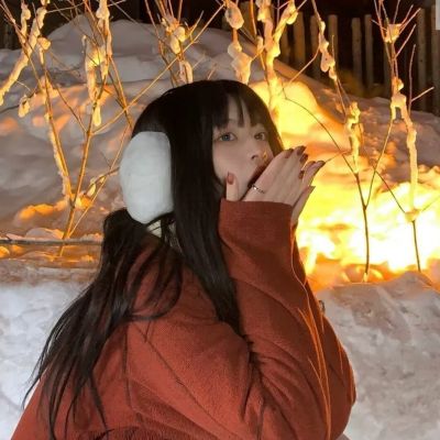 女生头像 这个冬天有人给你捂手吗