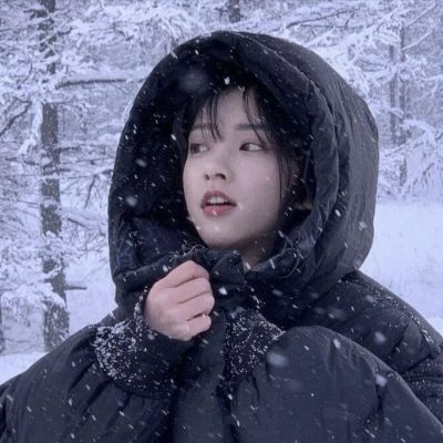 女生头像 这个冬天有人给你捂手吗