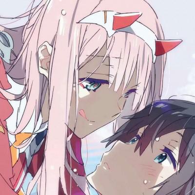 超好看的动漫情侣头像高清冷酷,爱情哪能轻易的说放弃