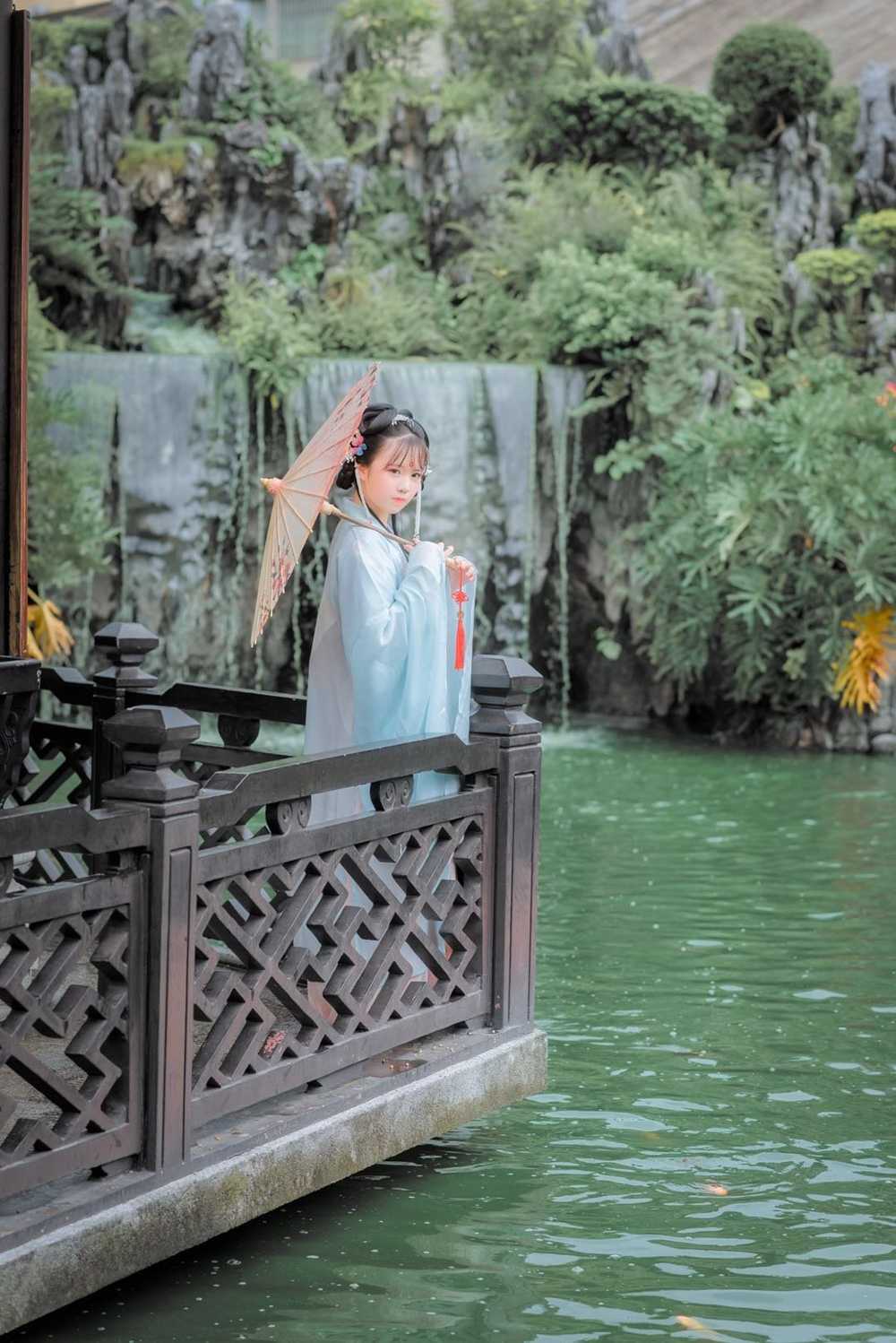 汉尚华莲月痕汉服