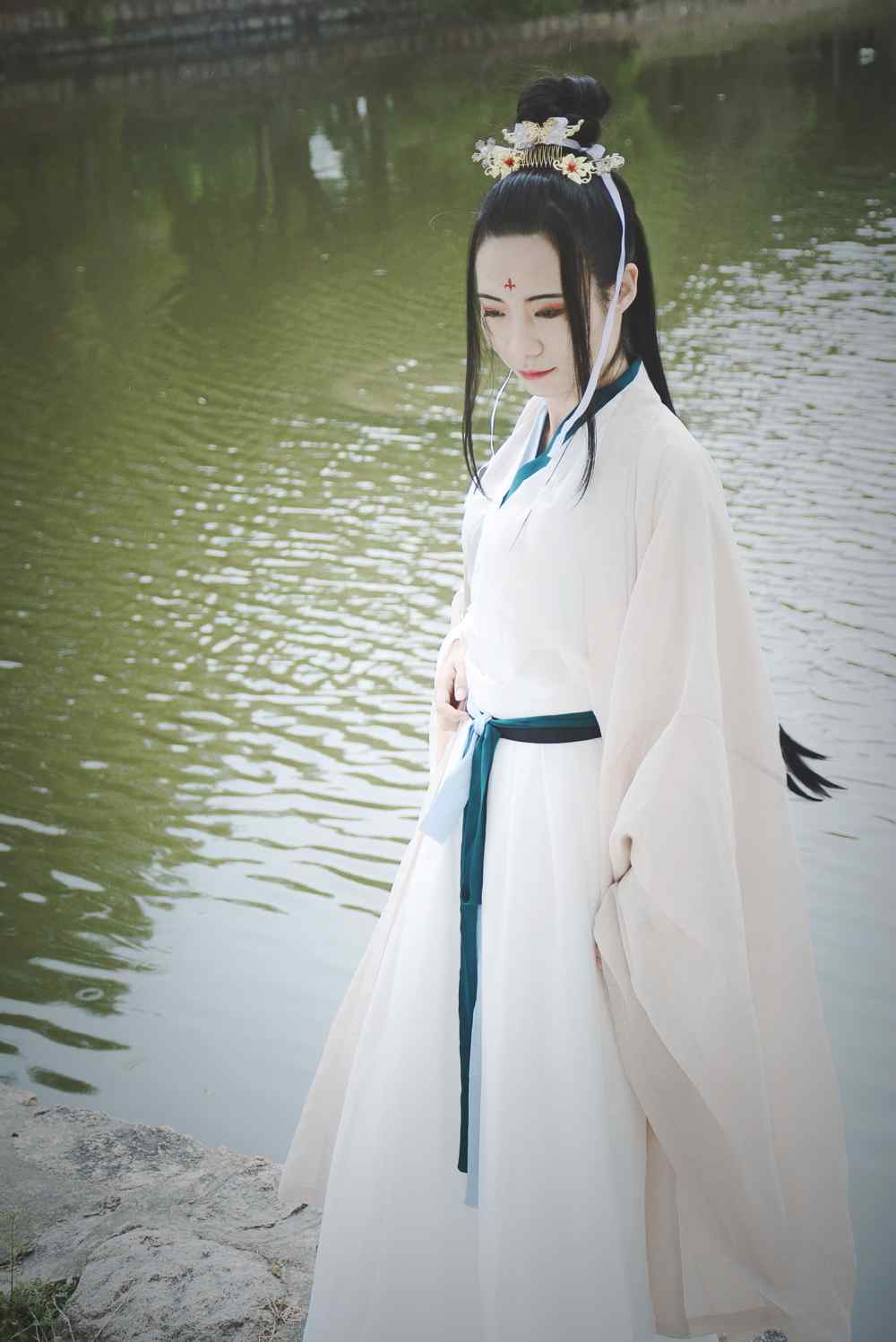 汉服西城湖畔