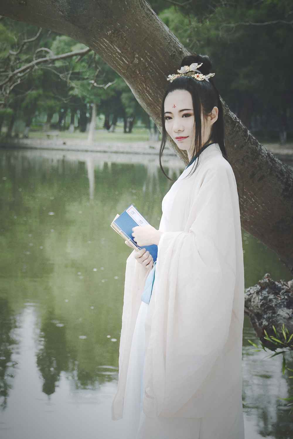 汉服西城湖畔