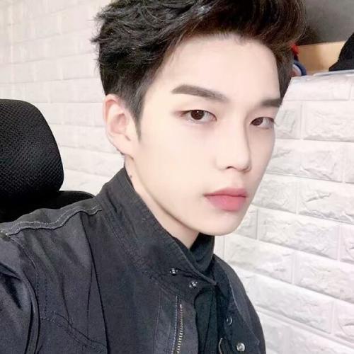 超级稀有男生头像,有着独特视角和丰富内心世界的男生
