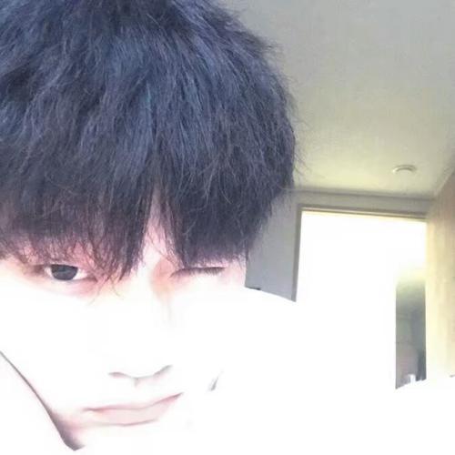 超级稀有男生头像,有着独特视角和丰富内心世界的男生