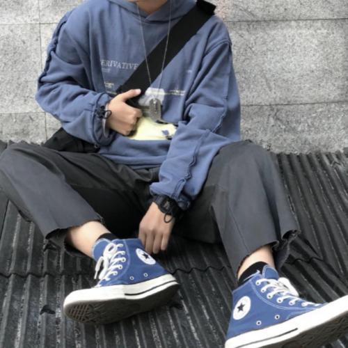 超级稀有男生头像,有着独特视角和丰富内心世界的男生