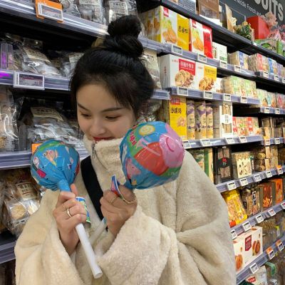 提升你气质的2023最火女生高清头像，给人的感觉是高雅而不失亲切