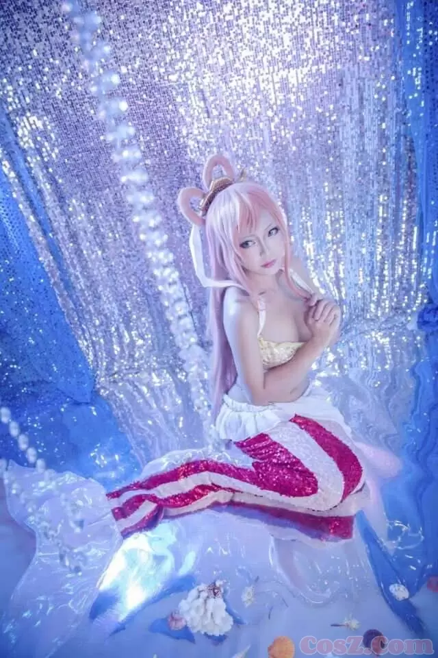 《C站·第273期》黑丝小女警你愿意吃她一枪么？